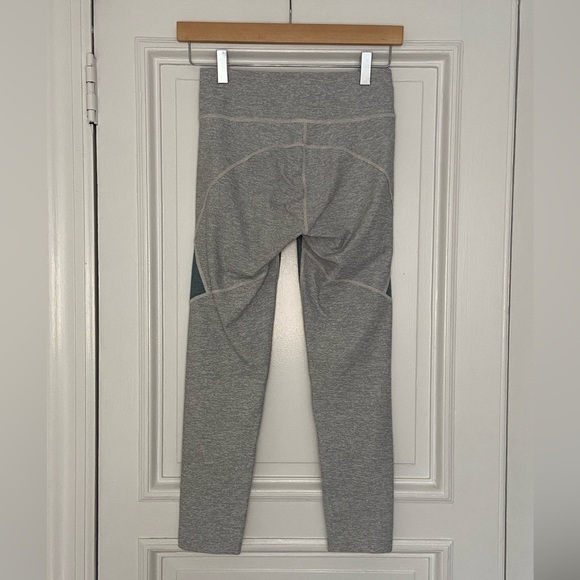 Outdoor Voices Two Toned Colorblock Heathered Gray & Blue Capri Leggings Small - Picture 2 of 6